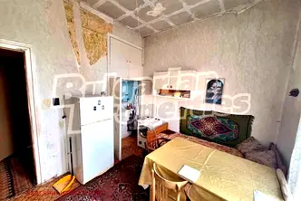 Тристаен апартамент в Перник, Изток