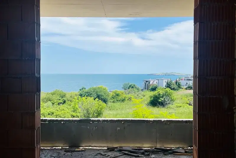 Тристаен апартамент в Черноморец с паркомясто и асансьор
