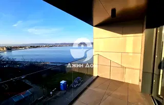 Тристаен апартамент в Бургас, Несебър