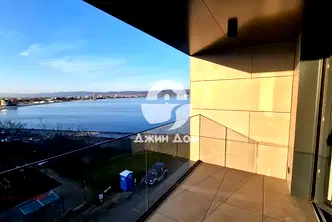 Тристаен апартамент в Бургас, Несебър