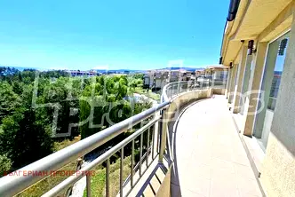 Тристаен апартамент в Бургас, Обзор