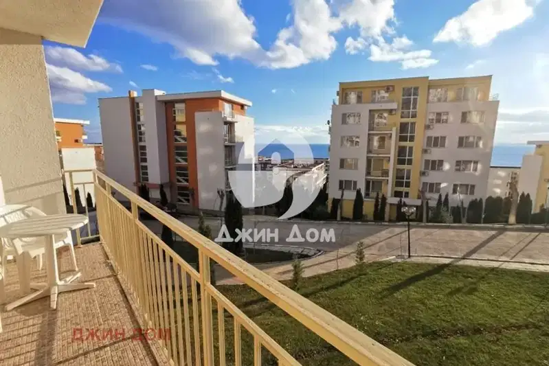 Тристаен апартамент в Бургас, Свети Влас