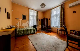 Тристаен апартамент в София, Център