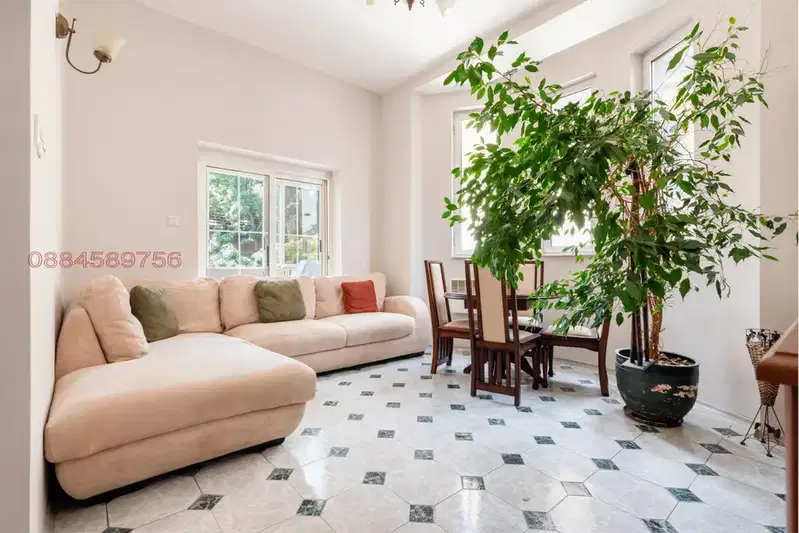 3-bedroom apartment in Sofiya, Centyr