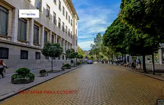 Тристаен апартамент в София, Център