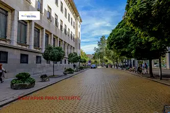 Тристаен апартамент в София, Център