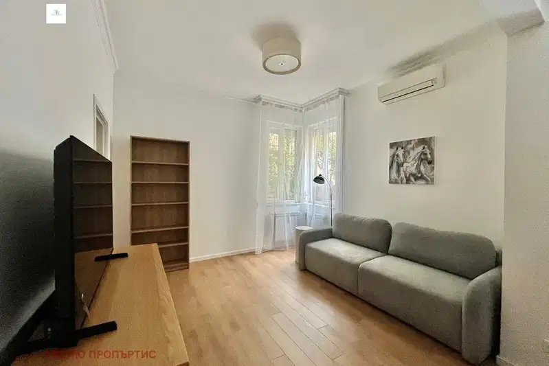 Three-room apartment with high ceilings in Doctorski Pametnik, Sofia