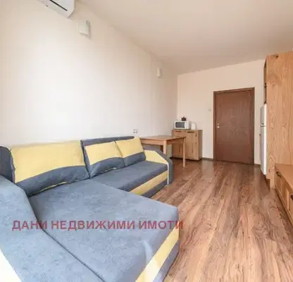 Снимка 2 — Двустаен апартамент с големи тераси в м-т Ален мак, Варна