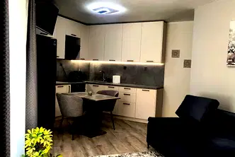 Двустаен апартамент с двор в кв. Виница, Варна