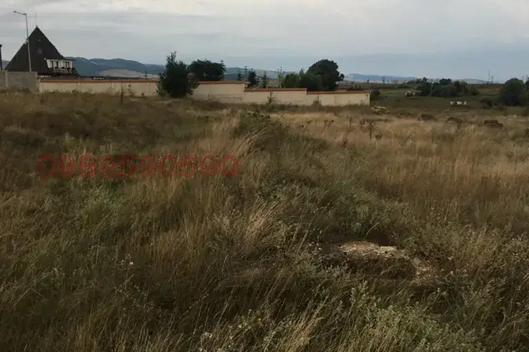 Парцел в Перник, Радомир