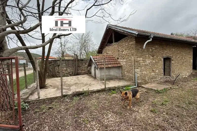 Plot in Oblast Gabrovo, Dobromirka