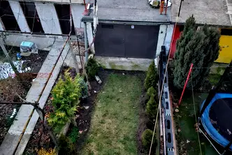 Етаж от къща в Пазарджик, Младост