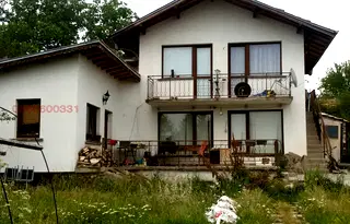 Къща в Перник, Брезник