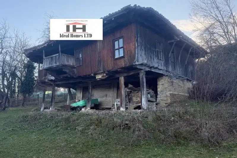 Къща във Велико Търново, с. Балуци