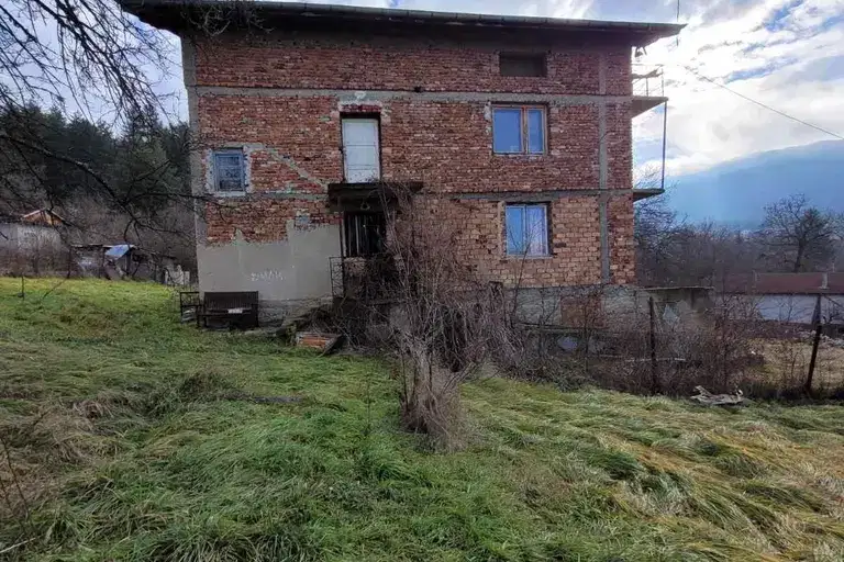 Къща в Перник, с. Горна Диканя