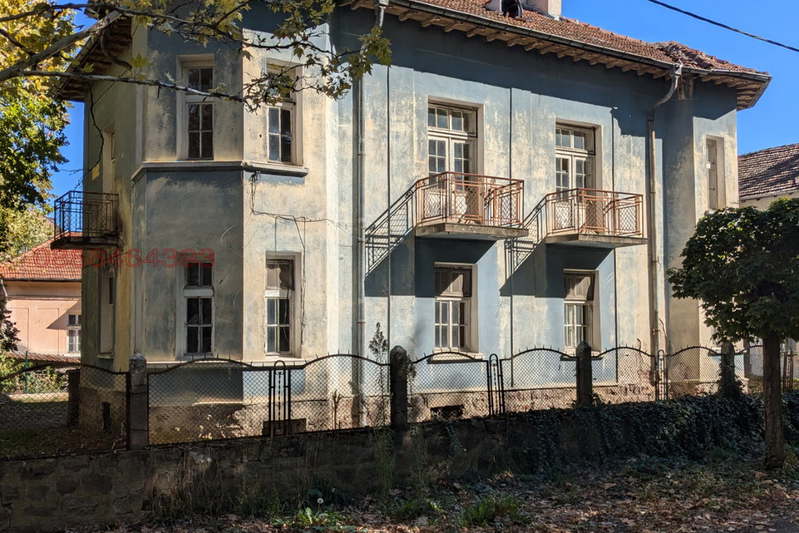 House in Montana, Vyrshec