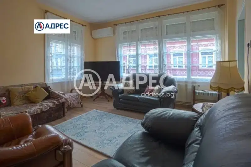 Многостаен апартамент в Раз, Център