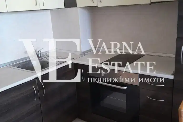 Двустаен апартамент с две тераси в Колхозен пазар, Варна