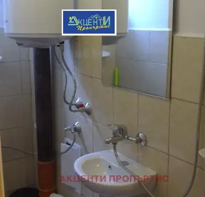 Снимка 5 — Етаж от къща във Велико Търново, Акация