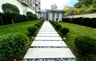 Къща в София, Център