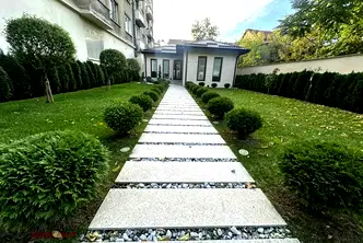 Къща в София, Център