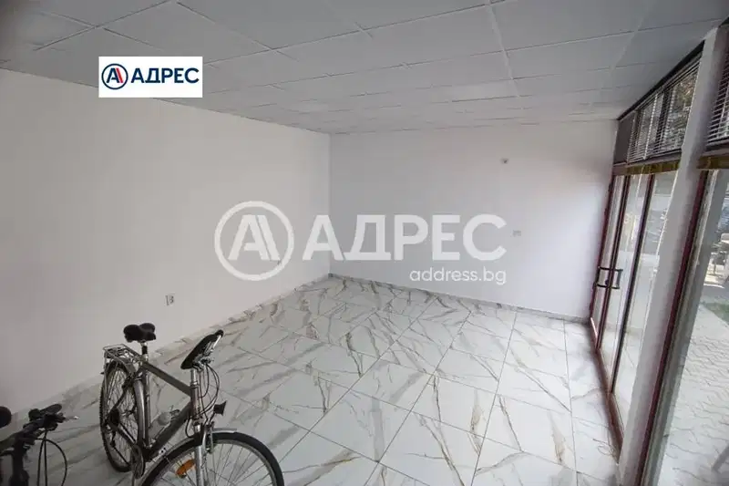 Магазин в Раз, Център