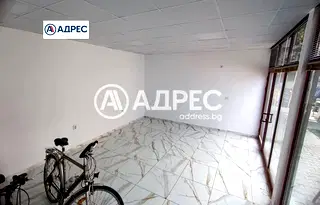 Магазин в Раз, Център