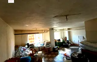 Магазин в Габрово, Младост