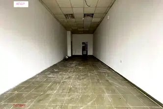 Магазин в Габрово, Младост