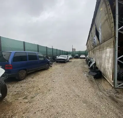 Photo 4 — Warehouse in Lozen