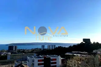 Тристаен апартамент с морска панорама в Бриз, Варна