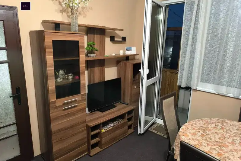 Тристаен апартамент във Варна, Център