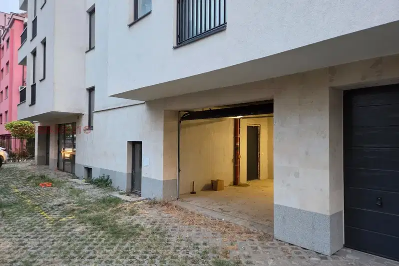 Garage/Parking in Sofiya, Krystova Vada