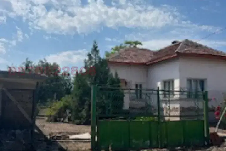 House with 2 buildings and large yard in Kozloduy