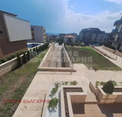 Снимка 2 — Многостаен апартамент във Варна, Бриз