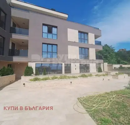 Снимка 4 — Многостаен апартамент във Варна, Бриз
