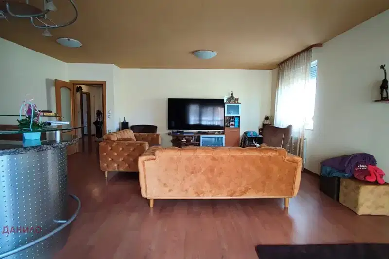 4-bedroom apartment in Veliko Tyrnovo, Centyr