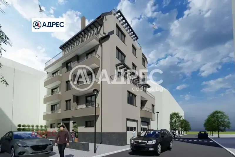Многостаен апартамент във Варна, Център