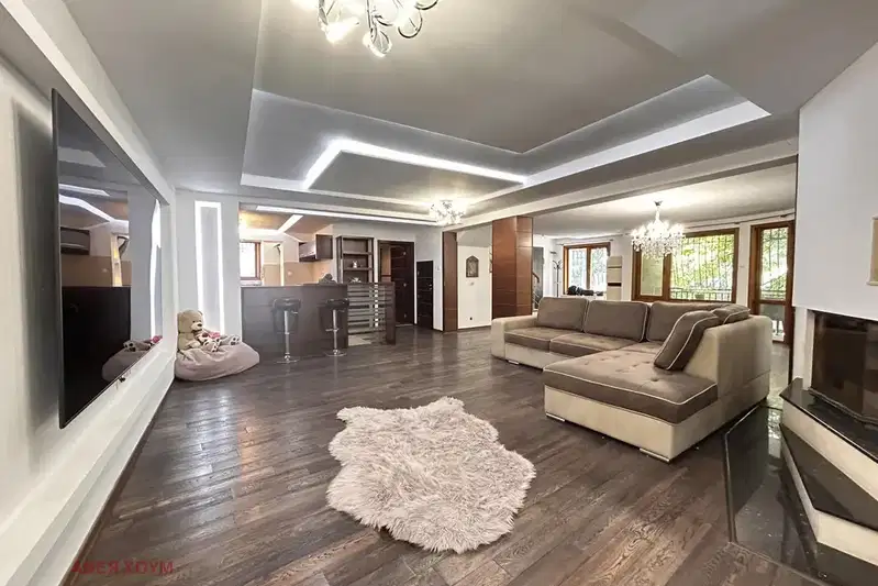 4-bedroom apartment in Varna, Centyr