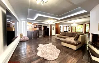 Многостаен апартамент във Варна, Център