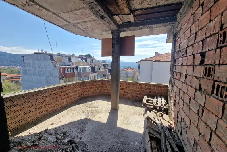 4-стаен апартамент в Благоевград, кв. Освобождение с три тераси
