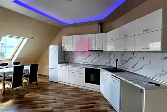 Многостаен апартамент в Русе, Широк център