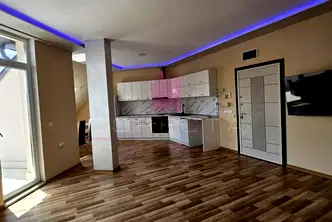 Многостаен апартамент в Русе, Широк център