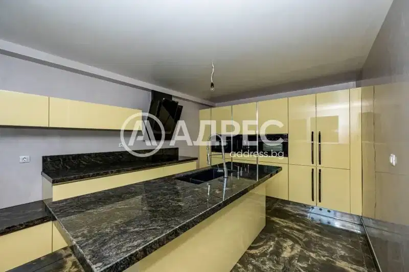 4-bedroom apartment in Plovdiv, Sydiiski