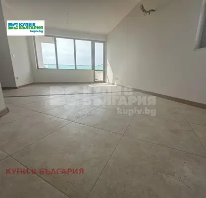 Снимка 4 — Четиристаен апартамент с морска панорама във Виница, Варна