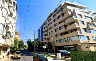 Двустайно жилище на партер с двор в центъра на Варна, Бизнес хотел