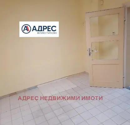 Снимка 5 — Двустаен апартамент във Велико Търново, Център