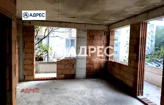 Двустаен апартамент във Варна, Център