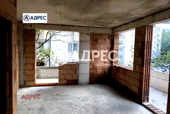 Двустаен апартамент във Варна, Център