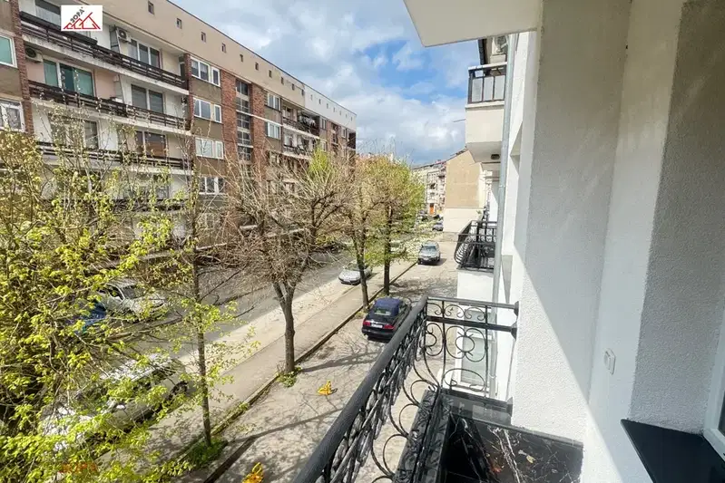 2-bedroom apartment in Vraca, Centyr